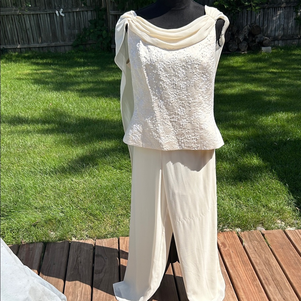 Studio I Ivory Colored Pant Suit size 14